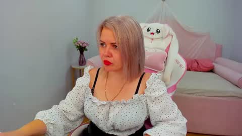 AdeleRavelle online show from July 14, 2026, 5:01 am