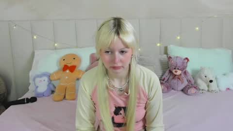 adelesilvy online show from June 2, 2026, 1:51 am