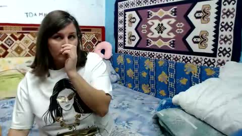 Larisa online show from October 4, 2025, 11:30 am