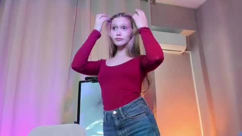 adelinecrash online show from April 23, 2026, 8:24 am