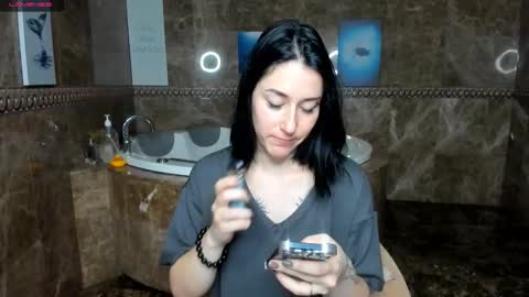 Snapshot of adell_berry chatting on October 4, 2025, 2:53 am Adel online show from October 4, 2025, 2:53 am