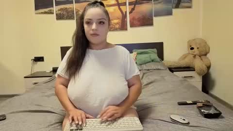 Snapshot of adellineee chatting on July 22, 2026, 9:28 pm Adellineee online show from July 22, 2026, 9:28 pm