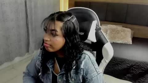 Snapshot of adhara_messy chatting on July 17, 2026, 2:02 pm ADHARA MESSY online show from July 17, 2026, 2:02 pm