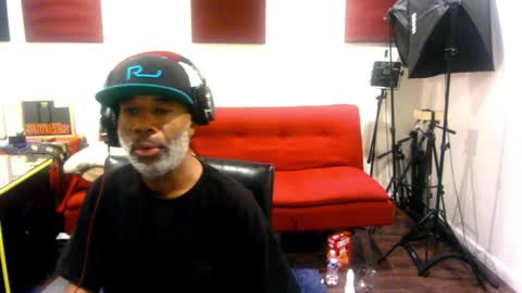 adick_ting online show from November 18, 2025, 10:41 am