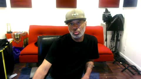 Snapshot of adick_ting chatting on April 25, 2026, 9:01 am adick_ting online show from April 25, 2026, 9:01 am