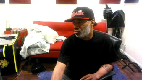 Snapshot of adick_ting chatting on May 1, 2026, 9:03 am adick_ting online show from May 1, 2026, 9:03 am