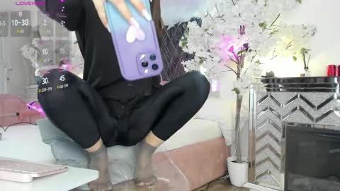 Adona online show from April 8, 2026, 6:02 am