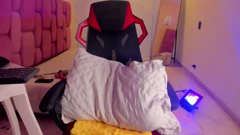 adonis_hot_xx online show from December 4, 2025, 9:45 pm