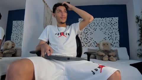 adonis_wb online show from November 5, 2025, 8:42 pm