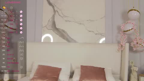 adoracortes online show from September 23, 2025, 5:21 am