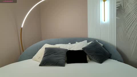 adoracortes online show from March 18, 2026, 5:10 am