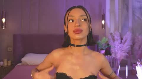 adoracortes online show from April 22, 2026, 5:10 am