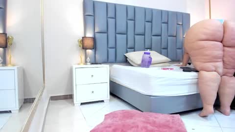 ANDREA PEREZ online show from January 28, 2025, 2:42 pm