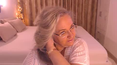 Cryna online show from February 25, 2026, 5:06 am