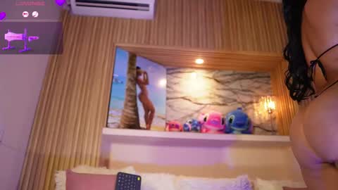 Adri crof online show from November 12, 2025, 4:02 am