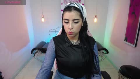 Adri  online show from April 15, 2026, 11:17 am