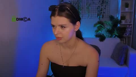 adri_sky online show from August 4, 2026, 12:52 pm