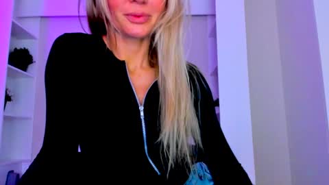Adriana online show from February 1, 2025, 9:19 pm
