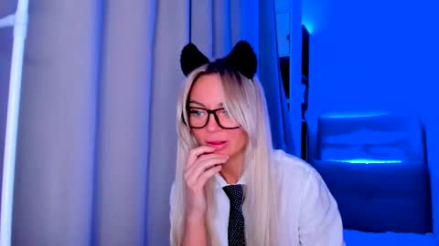 Adriana online show from February 10, 2025, 9:36 pm