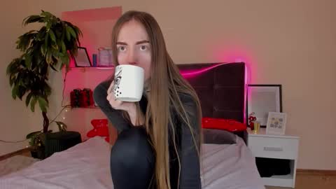 Adriana online show from January 7, 2026, 6:49 am