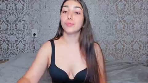 Snapshot of adrianakuiper chatting on June 25, 2026, 6:45 pm Adriana online show from June 25, 2026, 6:45 pm