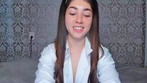 Snapshot of adrianakuiper chatting on June 30, 2026, 5:25 pm Adriana online show from June 30, 2026, 5:25 pm