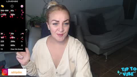 Adriana Paredes  online show from January 25, 2025, 12:16 pm