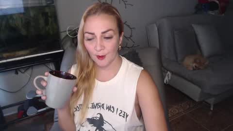 Adriana Paredes  online show from February 17, 2025, 8:58 pm