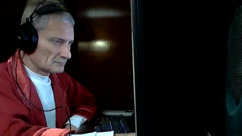 Snapshot of adrianlatino chatting on June 10, 2026, 12:55 am Adrian online show from June 10, 2026, 12:55 am