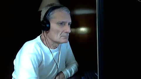 Snapshot of adrianlatino chatting on June 11, 2026, 5:16 am Adrian online show from June 11, 2026, 5:16 am