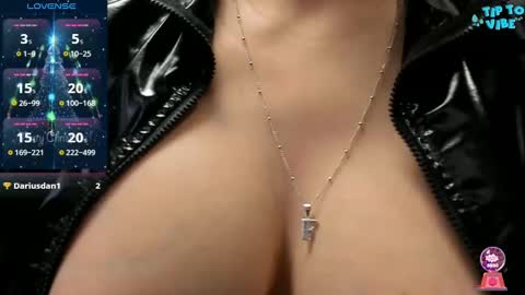 adriannalyly online show from December 4, 2024, 4:16 pm