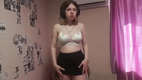 Snapshot of adriannamalango chatting on July 19, 2026, 12:42 pm Sofa online show from July 19, 2026, 12:42 pm