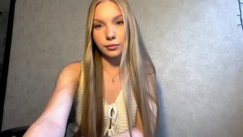 Caroline online show from April 5, 2026, 2:14 pm