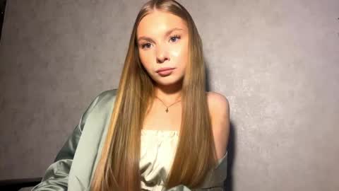Caroline online show from April 18, 2026, 3:38 pm