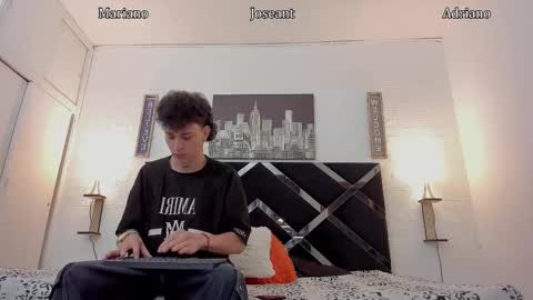 Snapshot of adriano_bigcock chatting on October 17, 2025, 3:53 am Adrian online show from October 17, 2025, 3:53 am