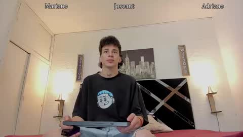 Snapshot of adriano_bigcock chatting on October 18, 2025, 3:53 am Adrian online show from October 18, 2025, 3:53 am