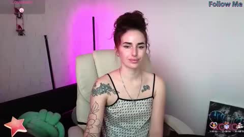 Adriana online show from February 5, 2025, 1:22 pm