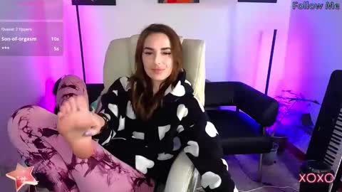 Adriana online show from March 6, 2025, 5:00 pm