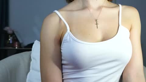 Aelia online show from September 22, 2025, 3:52 am