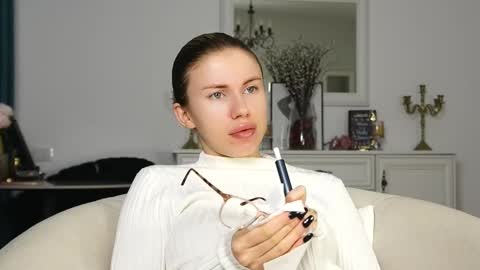 Aelia online show from October 12, 2025, 4:11 am