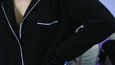 Aelia online show from November 17, 2025, 5:02 am