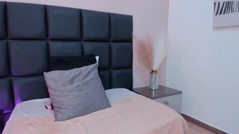 aelinduvalier online show from October 16, 2025, 6:53 pm