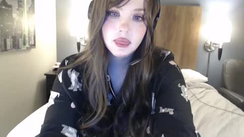 aeris ellie online show from October 8, 2025, 3:59 am