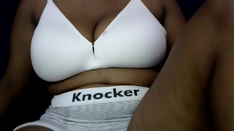 african_adasa02 online show from November 5, 2025, 9:48 pm