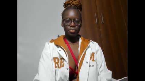 Leah online show from February 18, 2025, 12:48 am