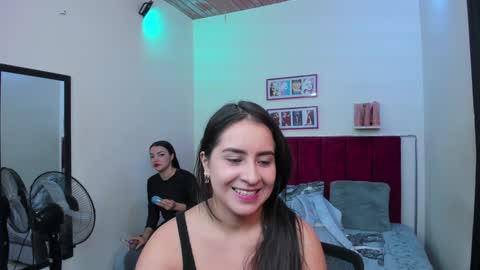 Snapshot of afroditaandsoffi chatting on January 14, 2025, 11:53 am Afrodita Chery y Hermione online show from January 14, 2025, 11:53 am