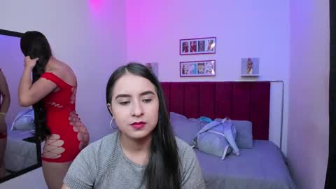 Snapshot of afroditaandsoffi chatting on February 21, 2025, 12:06 pm Afrodita Chery y Hermione online show from February 21, 2025, 12:06 pm