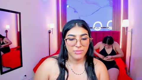 Snapshot of afroditaandsoffi chatting on March 5, 2025, 3:18 pm Afrodita Chery y Hermione online show from March 5, 2025, 3:18 pm