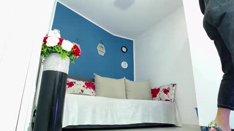 Amalia online show from March 12, 2025, 2:23 pm