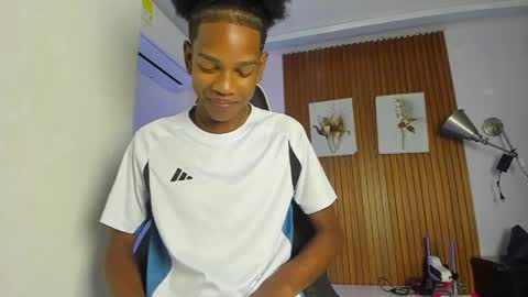 Snapshot of afrowayuu chatting on June 5, 2026, 5:51 pm afrowayuu online show from June 5, 2026, 5:51 pm